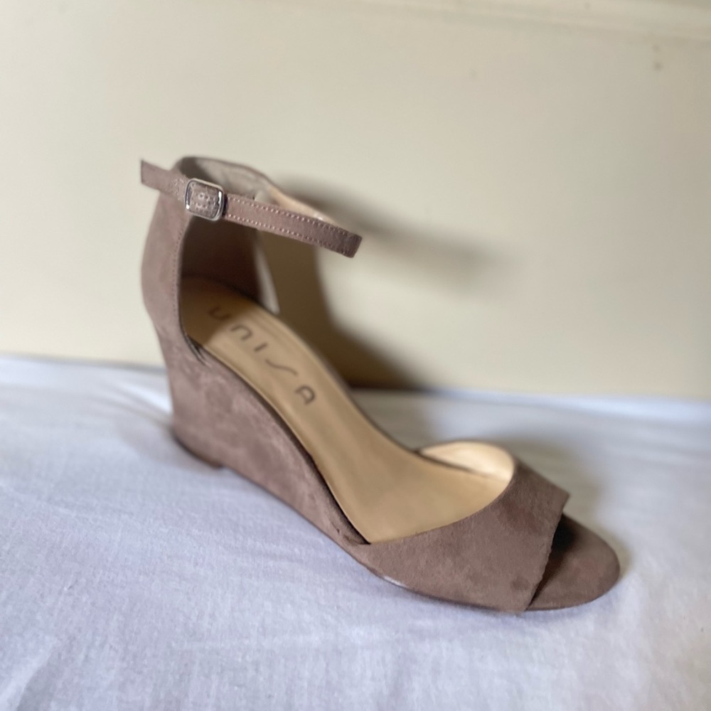 Nude Wedges 😊